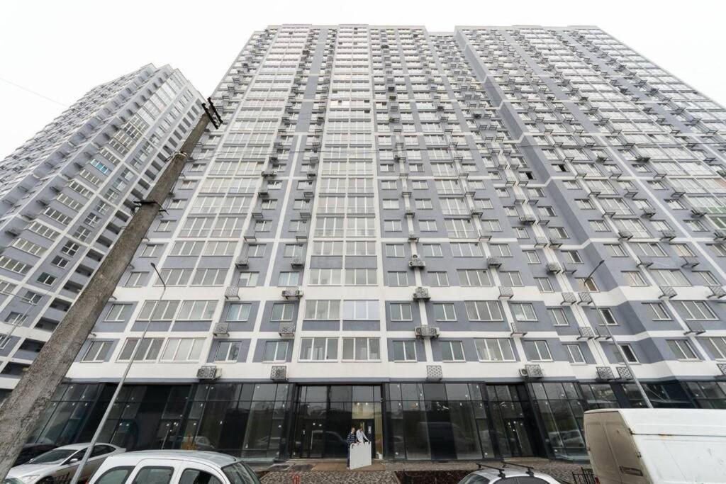 Современные Апартаменты Метро Харьковская Генератор В Доме Kiev Exteriör bild